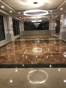 Antalya otel lobisi mermer parlatma sonrası - Işık yansımalı parlak zemin